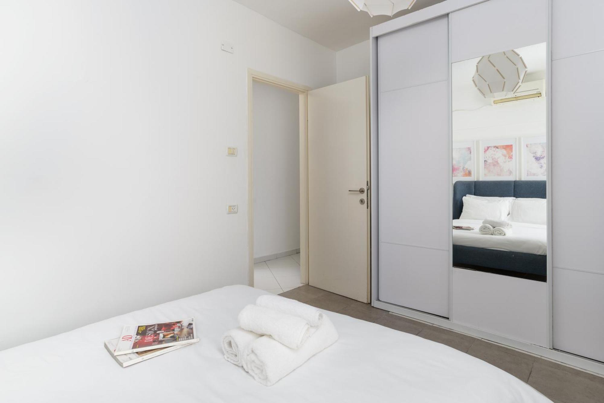 Sea View 2 Bedroom Apartment With Bomb Shelter Tel Aviv Exterior photo