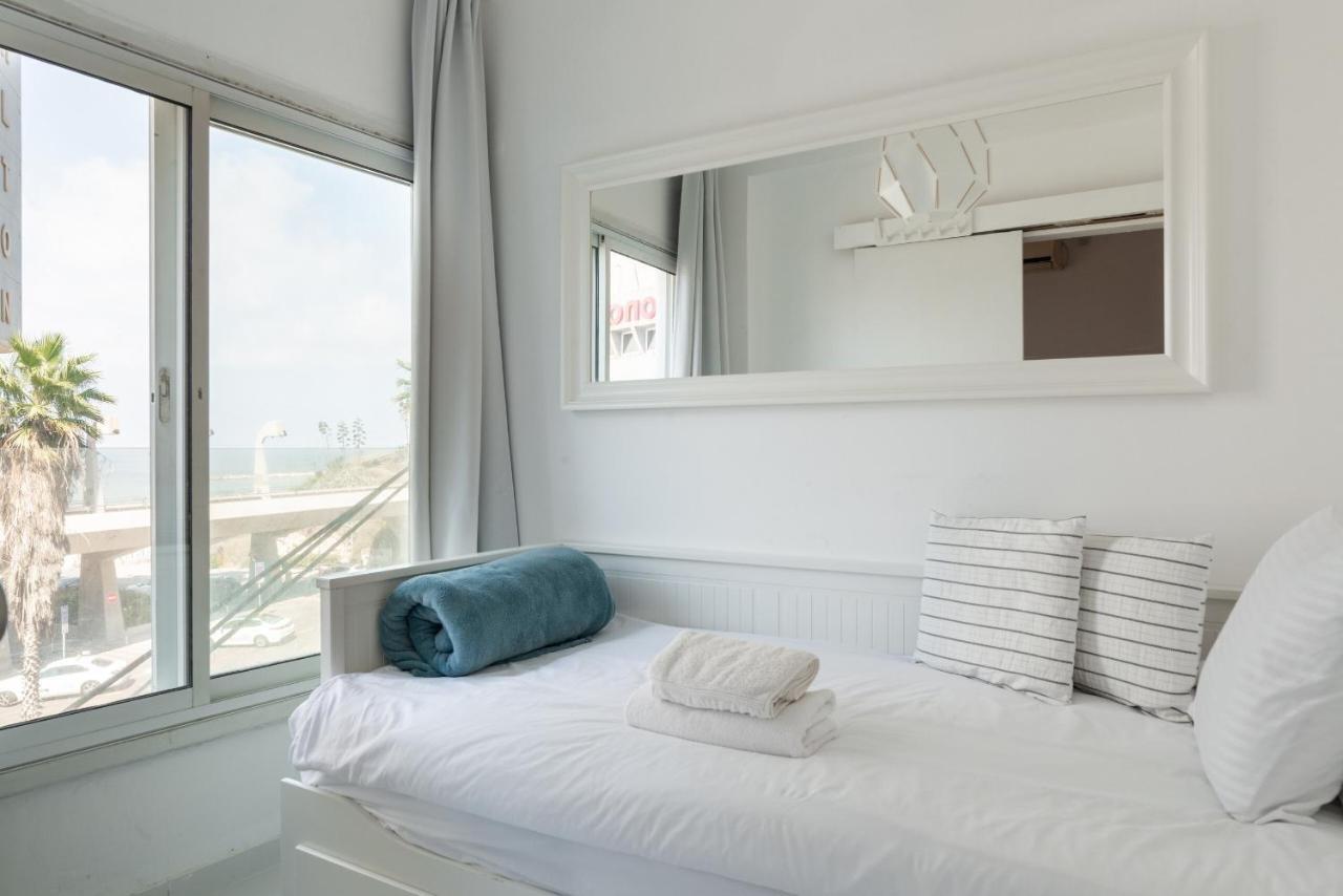 Sea View 2 Bedroom Apartment With Bomb Shelter Tel Aviv Exterior photo